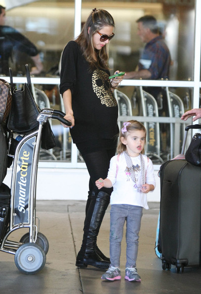 Alessandra%20Ambrosio%20Alessandra%20Ambrosio%20Daughter%20RiOPgQGGCzZl.jpg