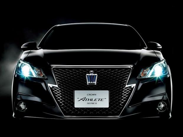 2013-toyota-crown-royal-and-athlete-revealed-photo-gallery-720p-8-620x465.jpg