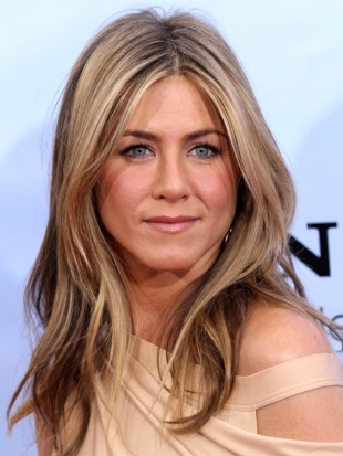 finelimphairstylesjenniferanistonbecomegorgeous_thumb.jpg