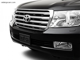 TOYOTA%20LAND%20CRUISER_2013_800x600_wallpaper_02.jpg