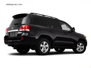 TOYOTA%20LAND%20CRUISER_2013_800x600_wallpaper_05.jpg