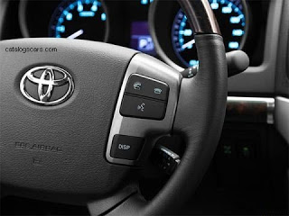 TOYOTA%20LAND%20CRUISER_2013_800x600_wallpaper_12.jpg