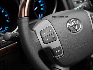 TOYOTA%20LAND%20CRUISER_2013_800x600_wallpaper_13.jpg