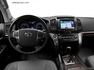 TOYOTA%20LAND%20CRUISER_2013_800x600_wallpaper_14.jpg