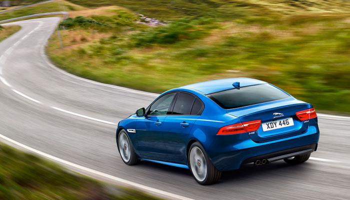 78-170215-jaguar-xe-2018-sport-smart-technology_700x400.jpg