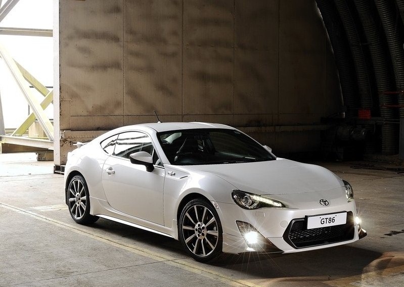 Toyota-GT86_TRD_2014_800x600_wallpaper_01.jpg
