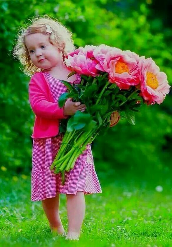Nice-girl-carry-Beautiful-love-bouquet-flower.jpg