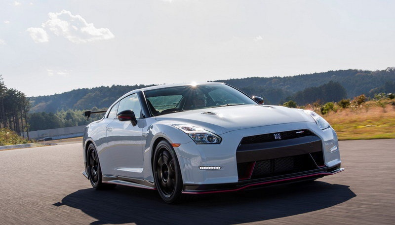 Interface-2015-Nissan-GT-R-Nismo.jpg