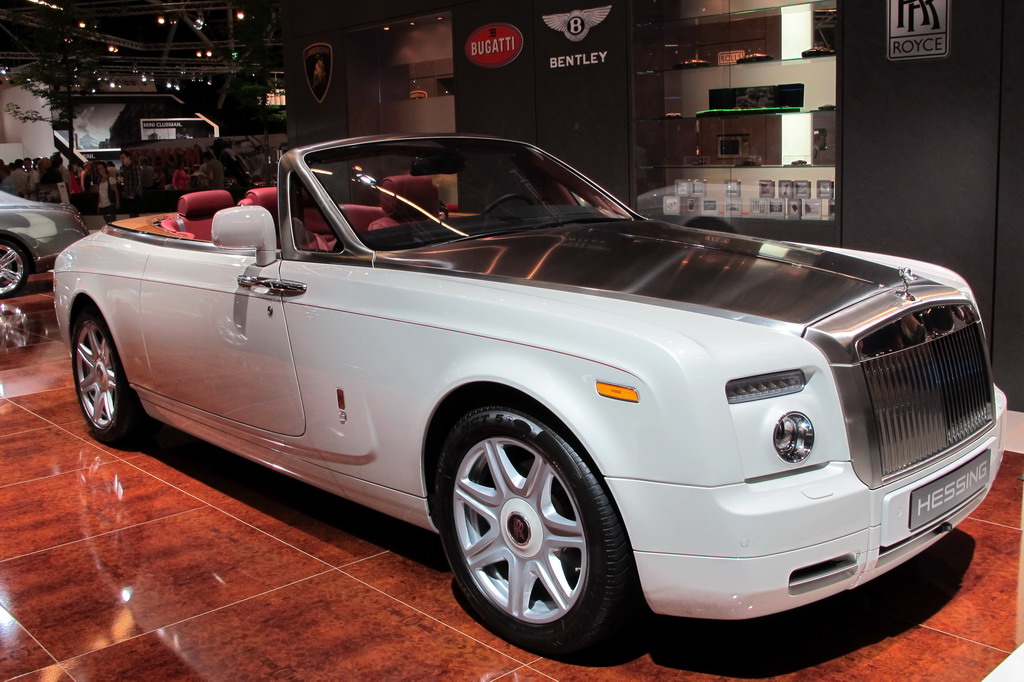 Rolls_Royce_Phantom_Drophead_Coup%C3%A9_-_Flickr_-_FaceMePLS.jpg