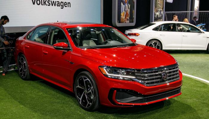 133-000420-2020-vw-passat-revealed-detroit_700x400.jpg