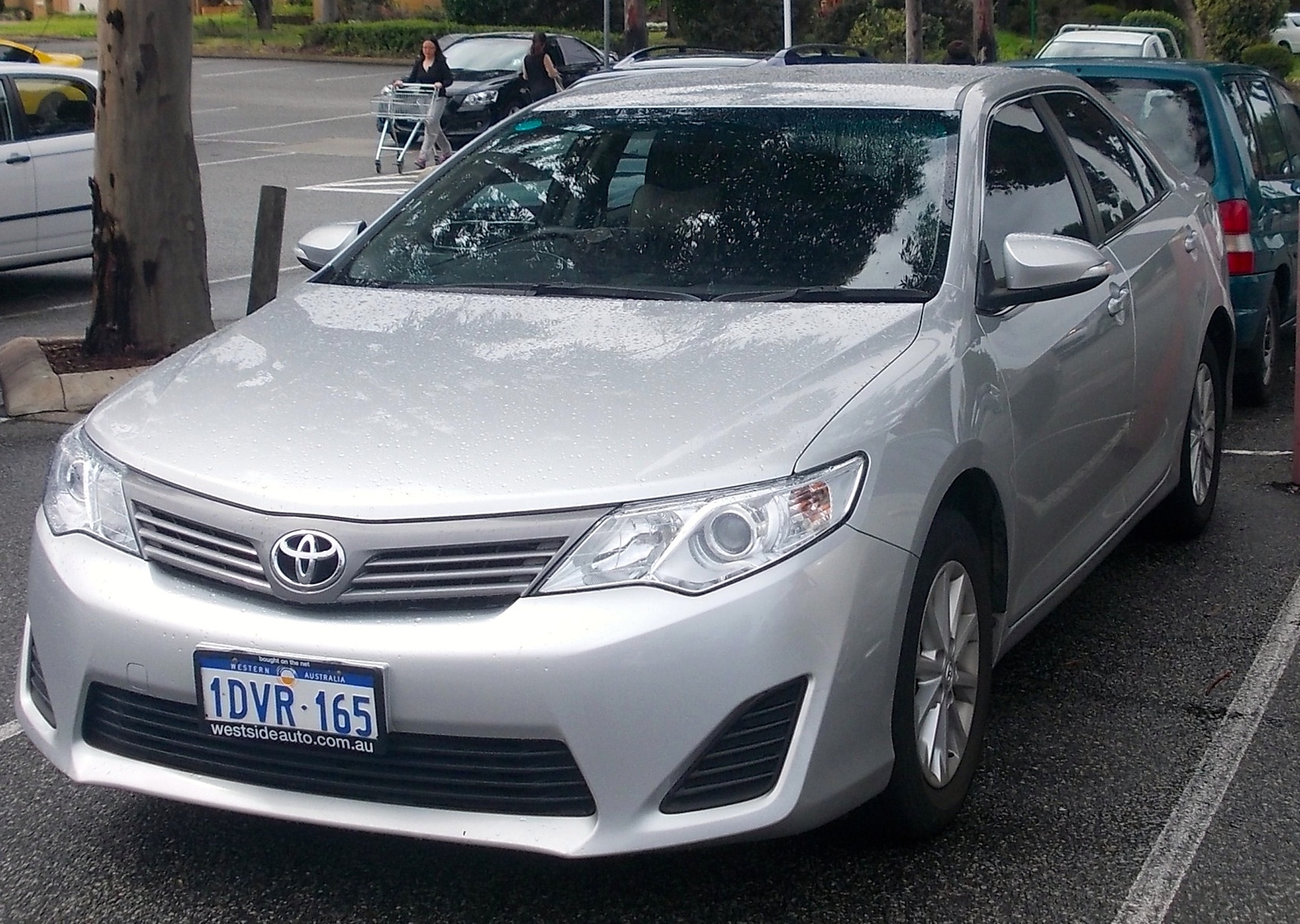 2012_Toyota_Camry_%28ASV50R%29_Altise_sedan_%282014-09-06%29.jpg
