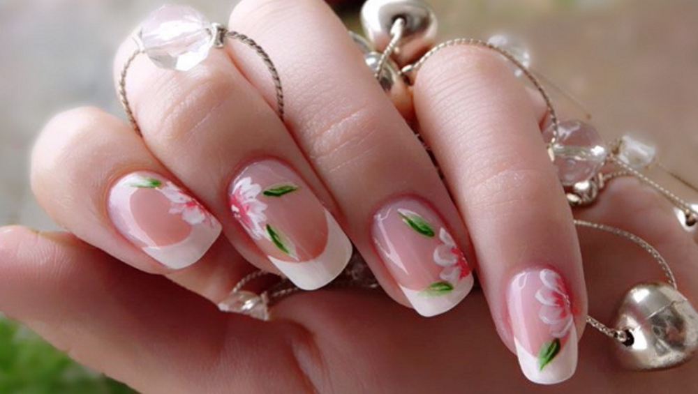 header_image_spring-nail-art-fustany-main-image-ar.png
