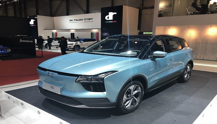 147-211429-chinese-electric-car-ignites-competition-europe_700x400.png