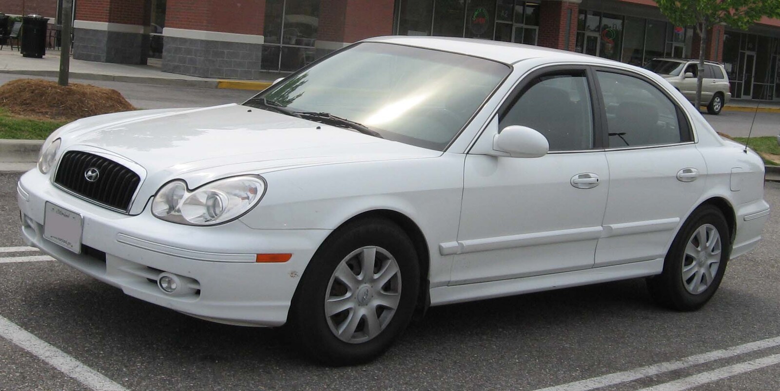2002-2005_Hyundai_Sonata.jpg