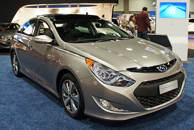 640px-Hyundai_Sonata_Hybrid_WAS_2012_0682.jpg