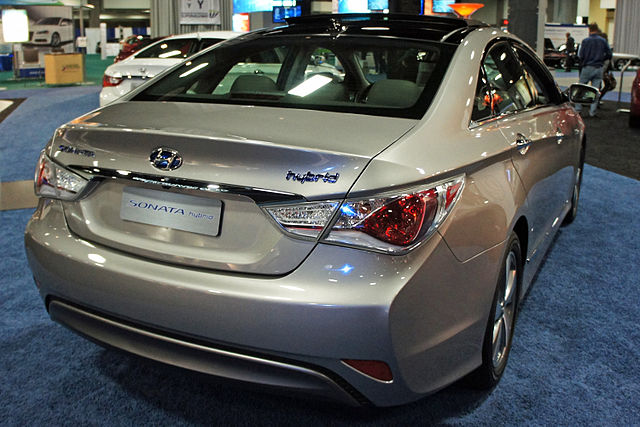 640px-Hyundai_Sonata_Hybrid_WAS_2012_0685.jpg