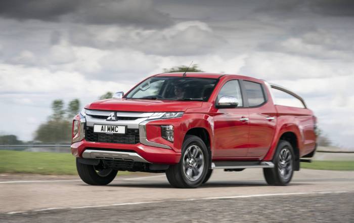 2020-Mitsubishi-L200-1.jpg