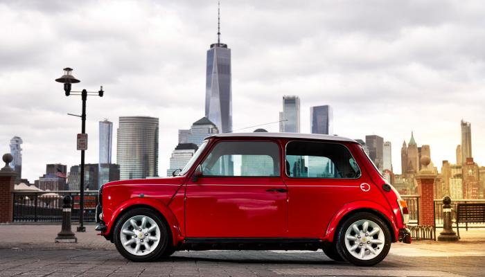 127-161334-bmw-electrifies-mini-cooper-classic_700x400.jpg