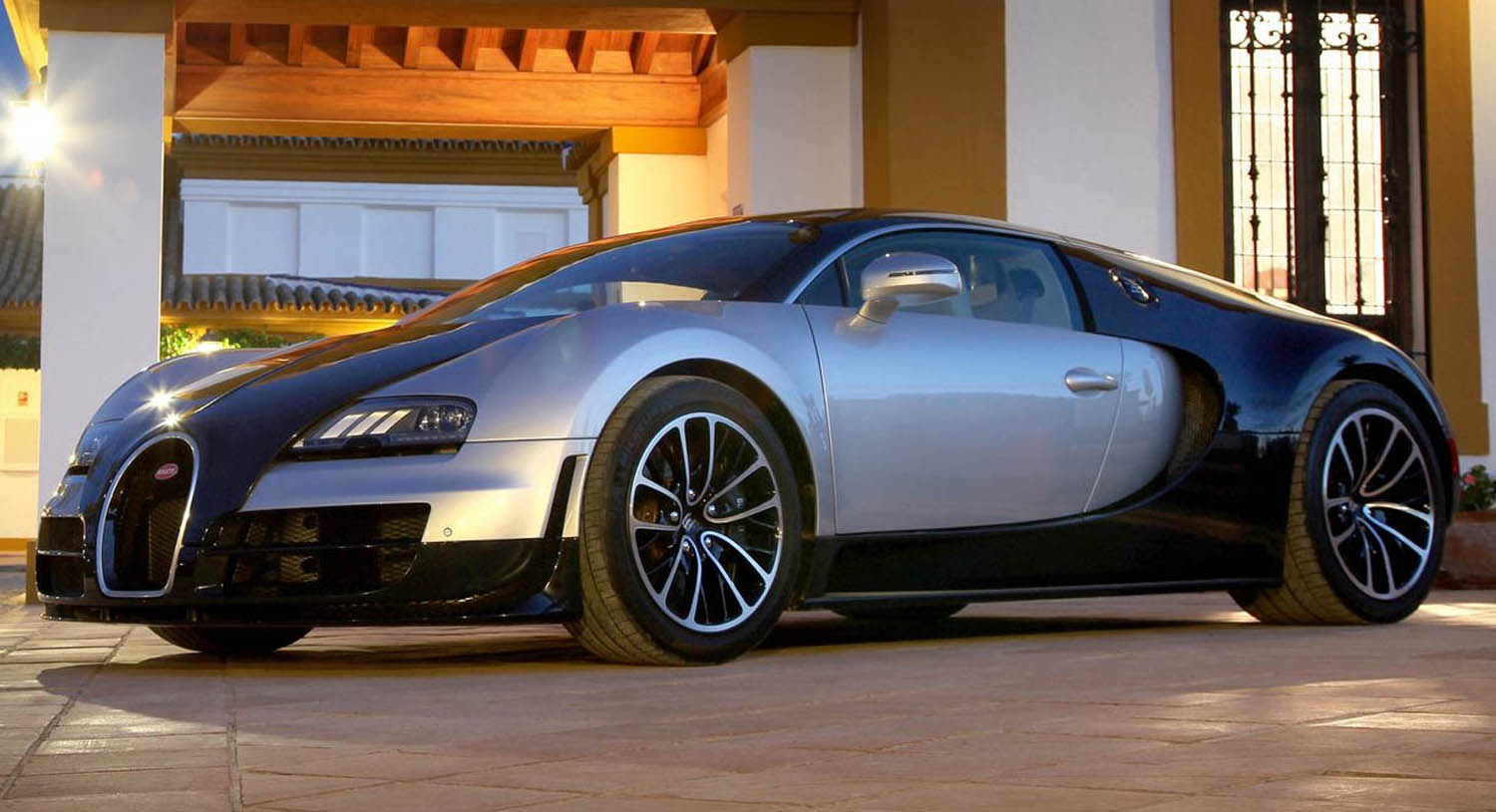 Bugatti-Veyron_Super_Sport-2011-1600-09.jpg