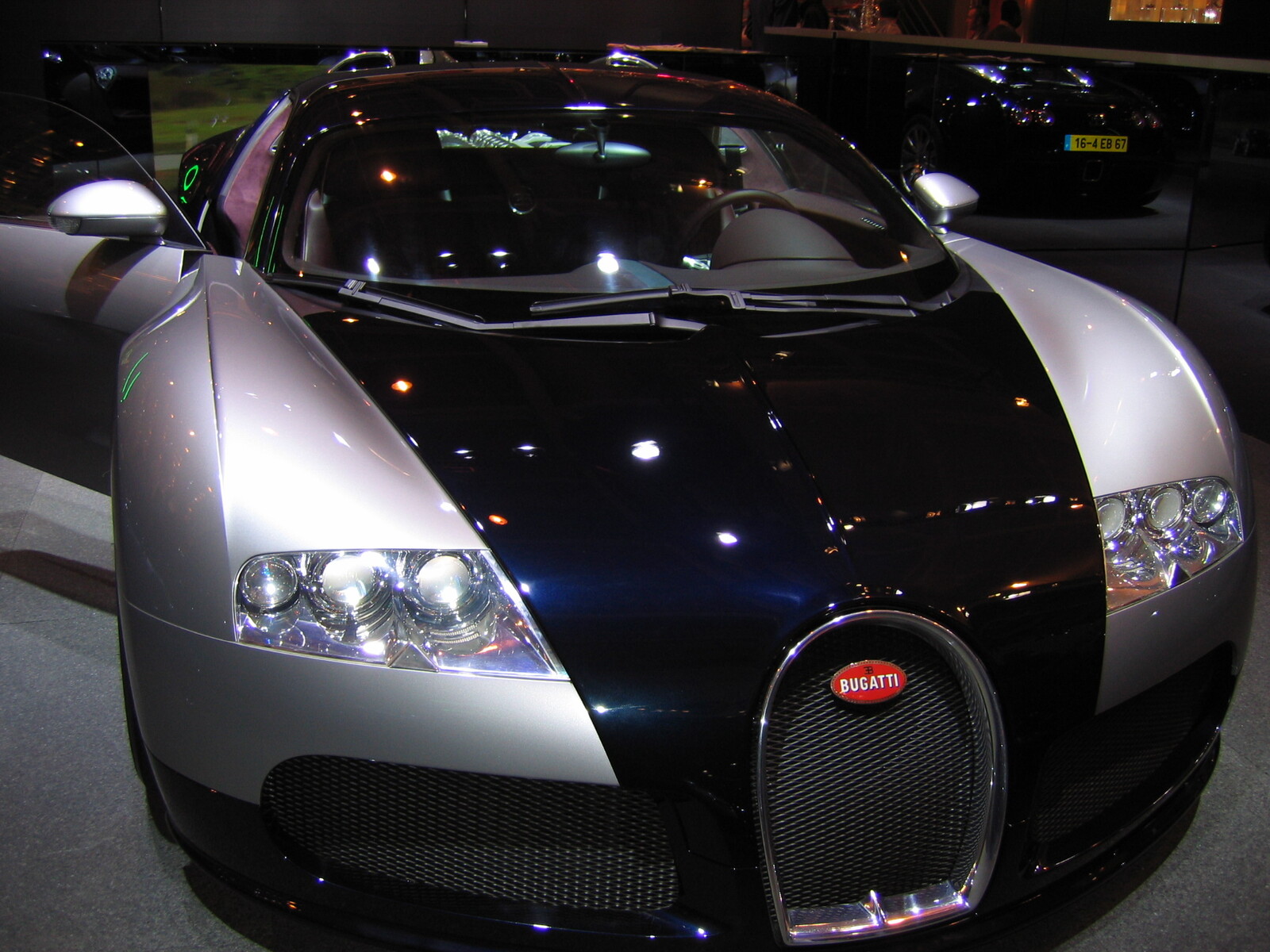Bugatti_16-4_Veyron.jpg