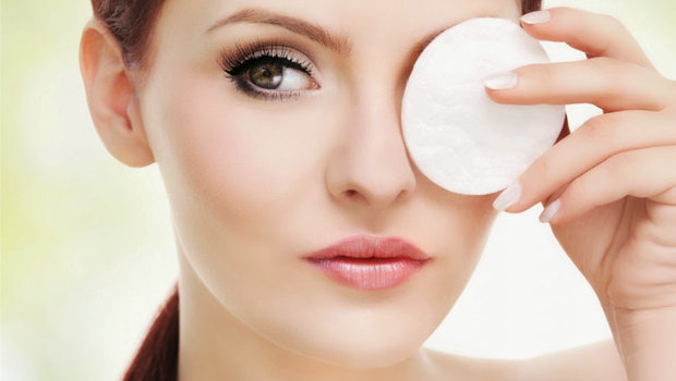 header_image_Article_Main_Image-_Fustany_-_beauty_-_makeup_-_How-to-Properly-Remove-Eye-Makeup1.jpg