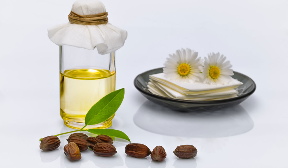 47-114400-benefits-jojoba-oil-hair-recipes-use-5.jpg