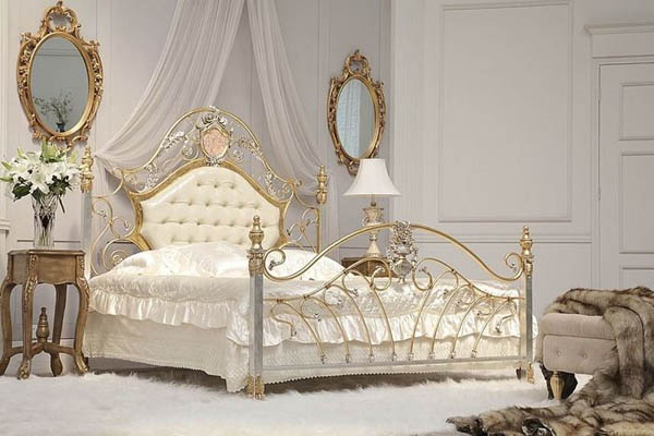 antique-wrought-iron-beds.jpg