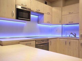 nakladnye-svetodiodnye-svetilniki-dlya-kuhni-pod-shkafy-3.jpg