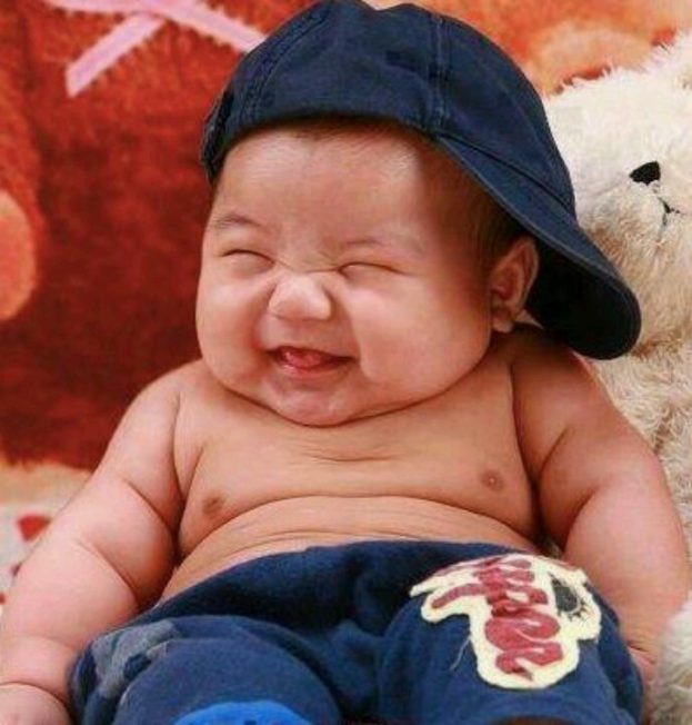 Cute-Baby-with-black-hat-laughing-funny-photo-2018-623x652.jpg