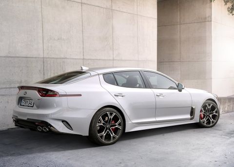 mobile_listing_main_2018_Kia_Stinger__10_.jpg