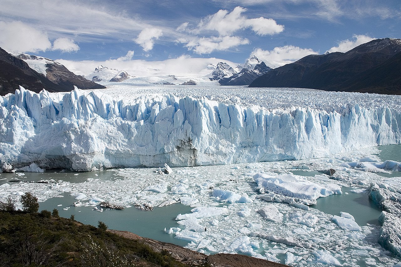 1280px-Perito_Moreno_Glacier_Patagonia_Argentina_Luca_Galuzzi_2005.jpg