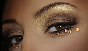 gold-rhinestone-eyes.jpg